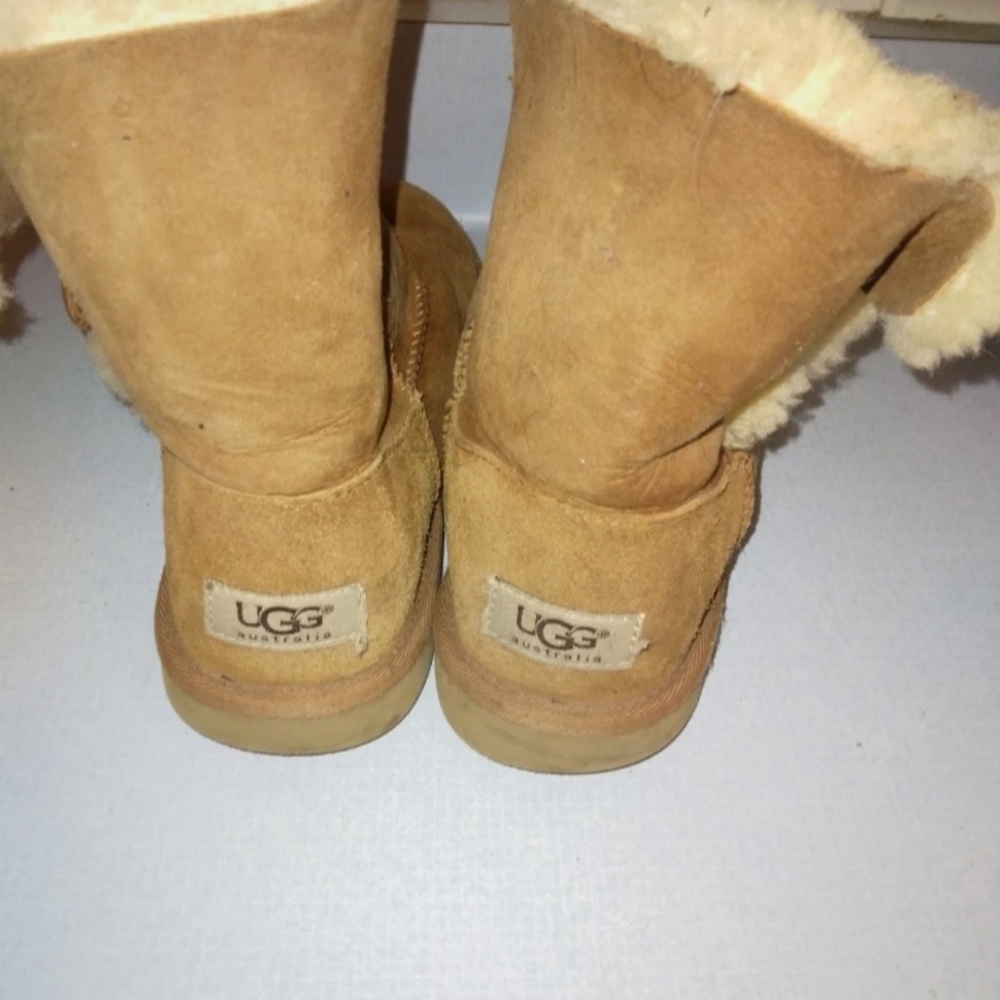 UGG - Picture 2 of 2